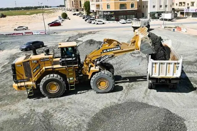 شيول كوماتسو ومعدات ثقيلة للبيع والإيجار في سلطنة عمان