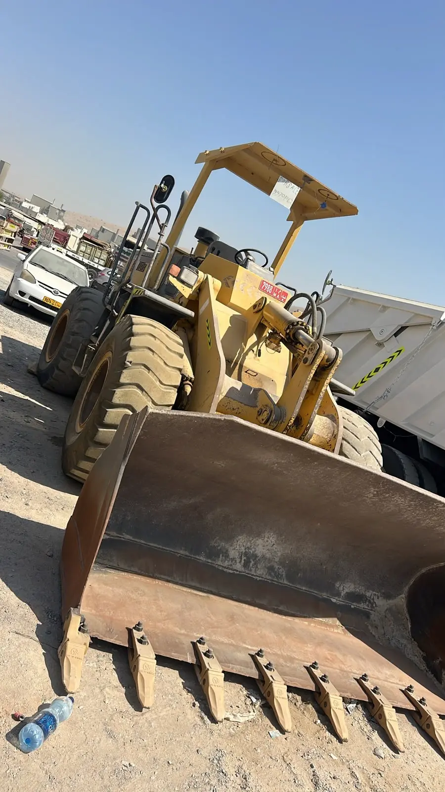 للبيع شيول كوماتسو 320 نظيف جداً